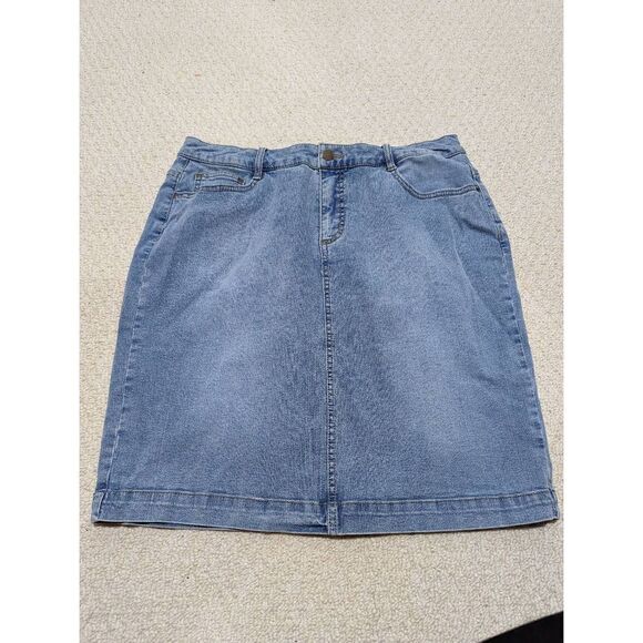 NWT Charter Club Women's Blue Light Washed A-Line Denim Shirt Size 10 - Picture 1 of 6